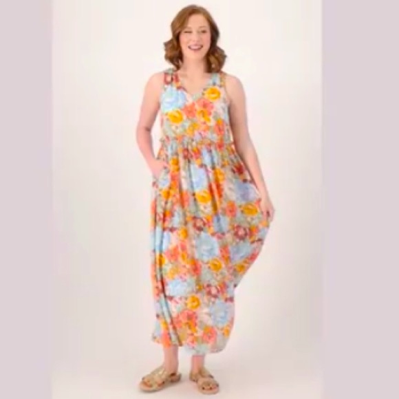 Studio Park x Kerstin Lindquist
Regular Flowy Printed Dress NWOT - Picture 1 of 5